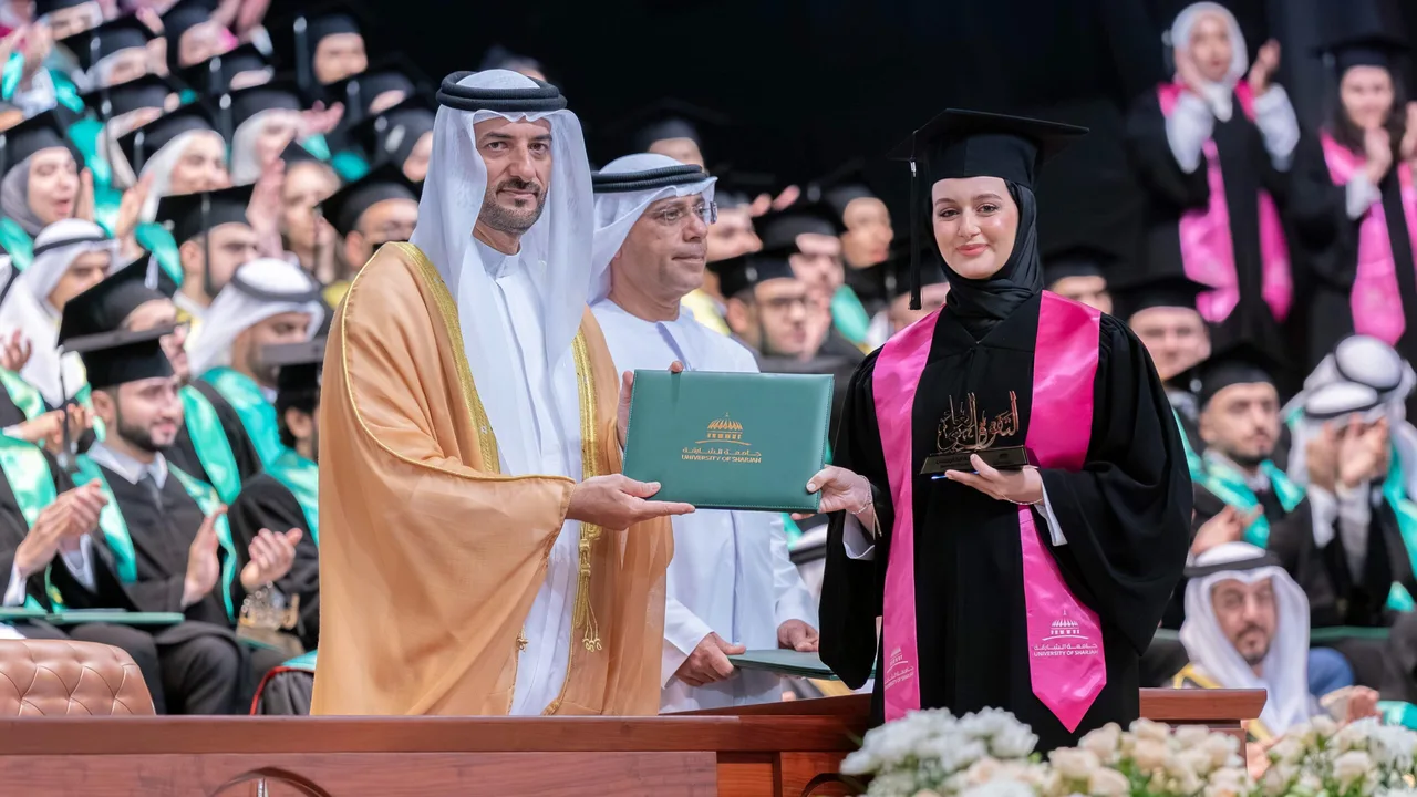 سلطان بن أحمد يحضر حفل تخريج الكليات الطبية بجامعة الشارقة